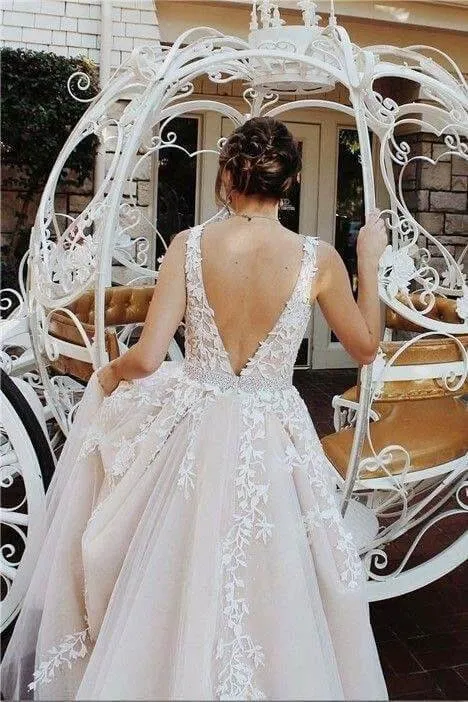 2025 Ivory Plus Size Prom Dresses Lace A-Line V-Neck Evening Dress Appliques Beads