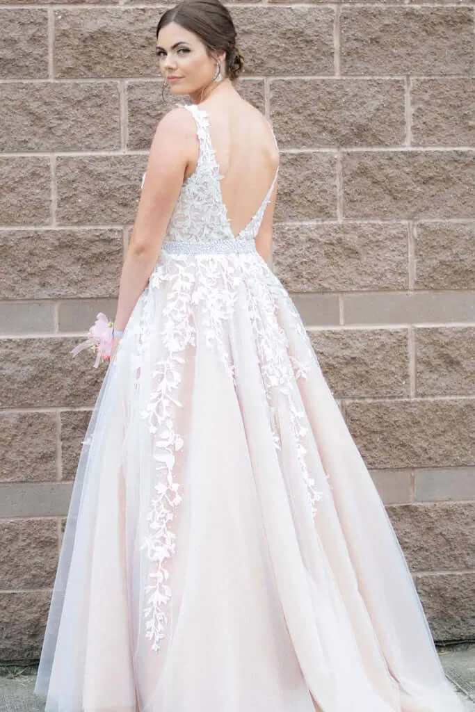 2025 Ivory Plus Size Prom Dresses Lace A-Line V-Neck Evening Dress Appliques Beads