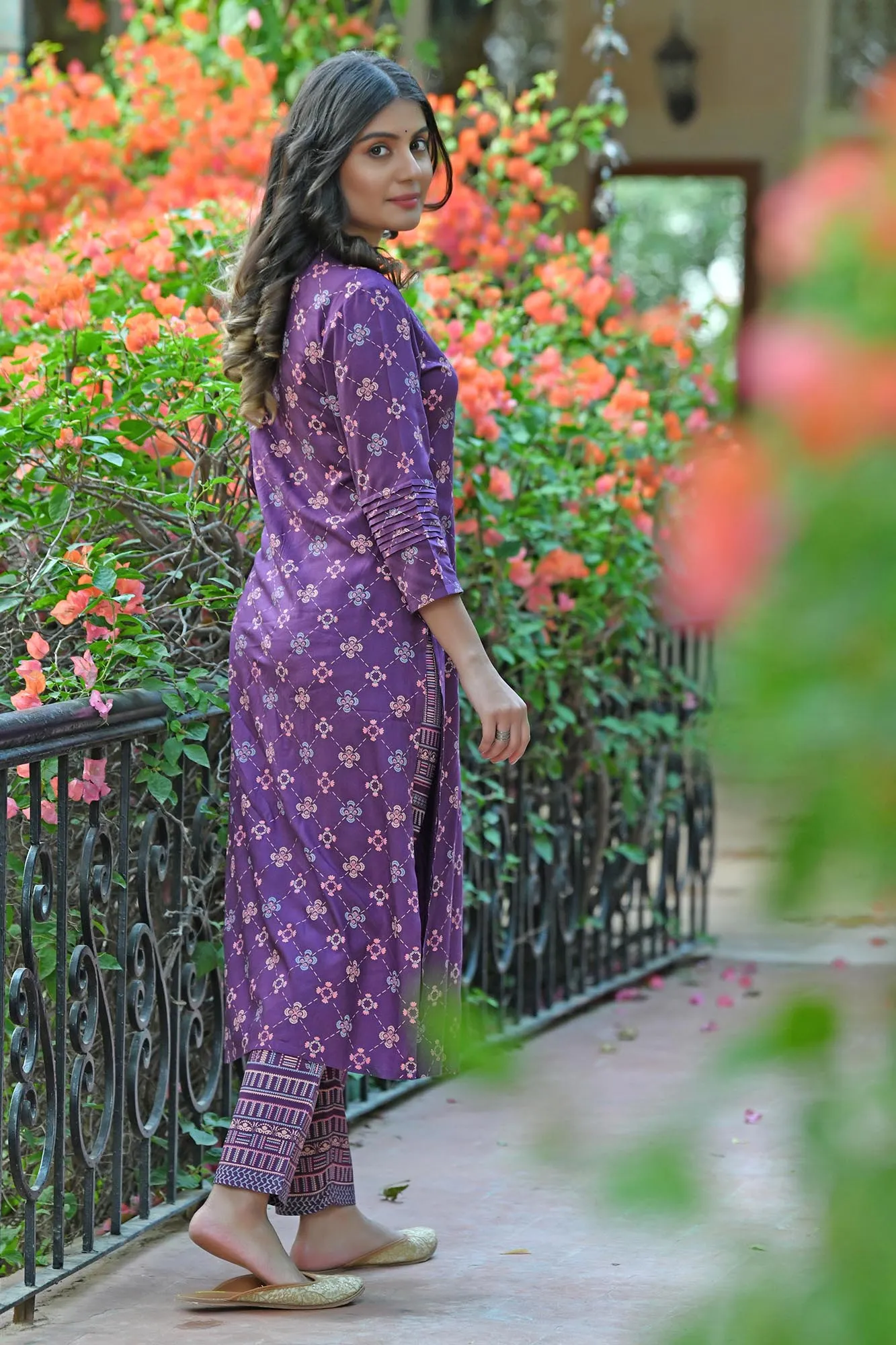 AAHELI PURPLE PRINTED HANDWORK KURTA WITH PANT SET