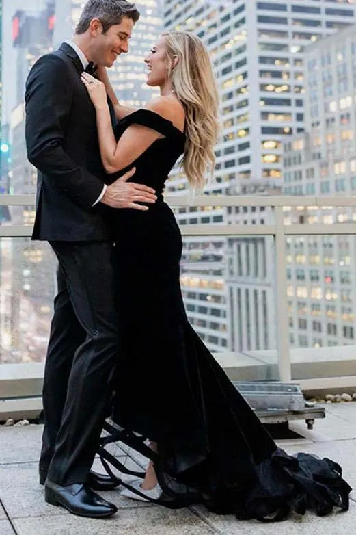 Anneprom Chic Off the Shoulder Short Sleeves V Neck Long Black Prom Dresses With Split APP0402
