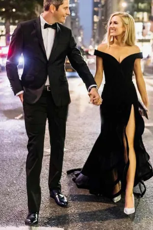 Anneprom Chic Off the Shoulder Short Sleeves V Neck Long Black Prom Dresses With Split APP0402