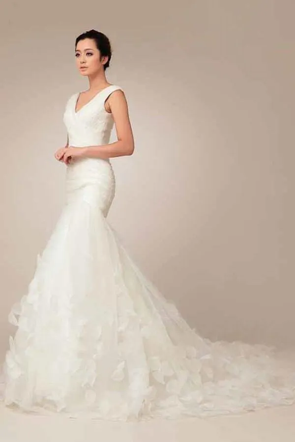 Anneprom Mermaid V-Neck Lace-Up Appliques Court Train Wedding Dress APW0049