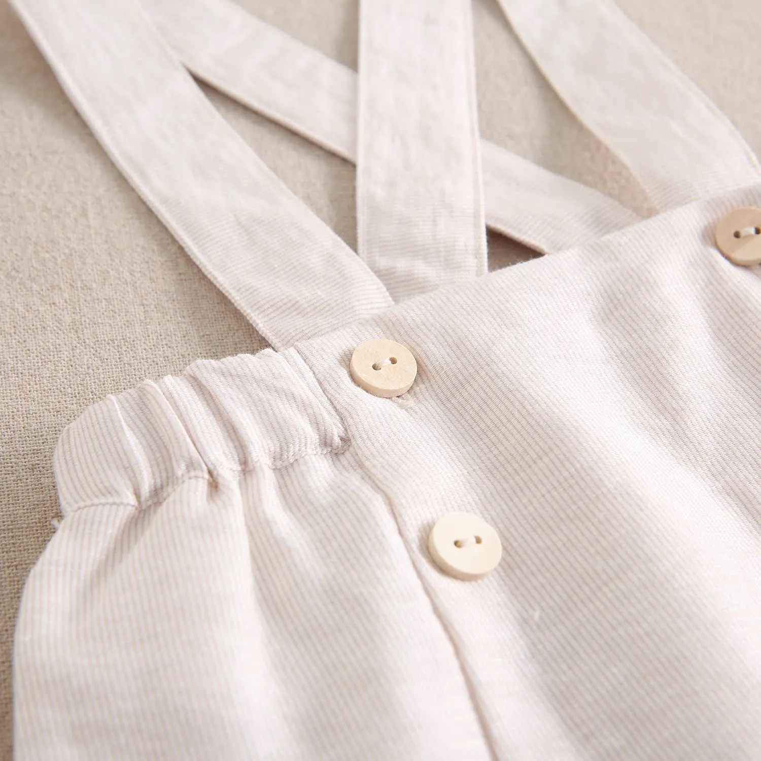 Baby boy's shorts with beige straps