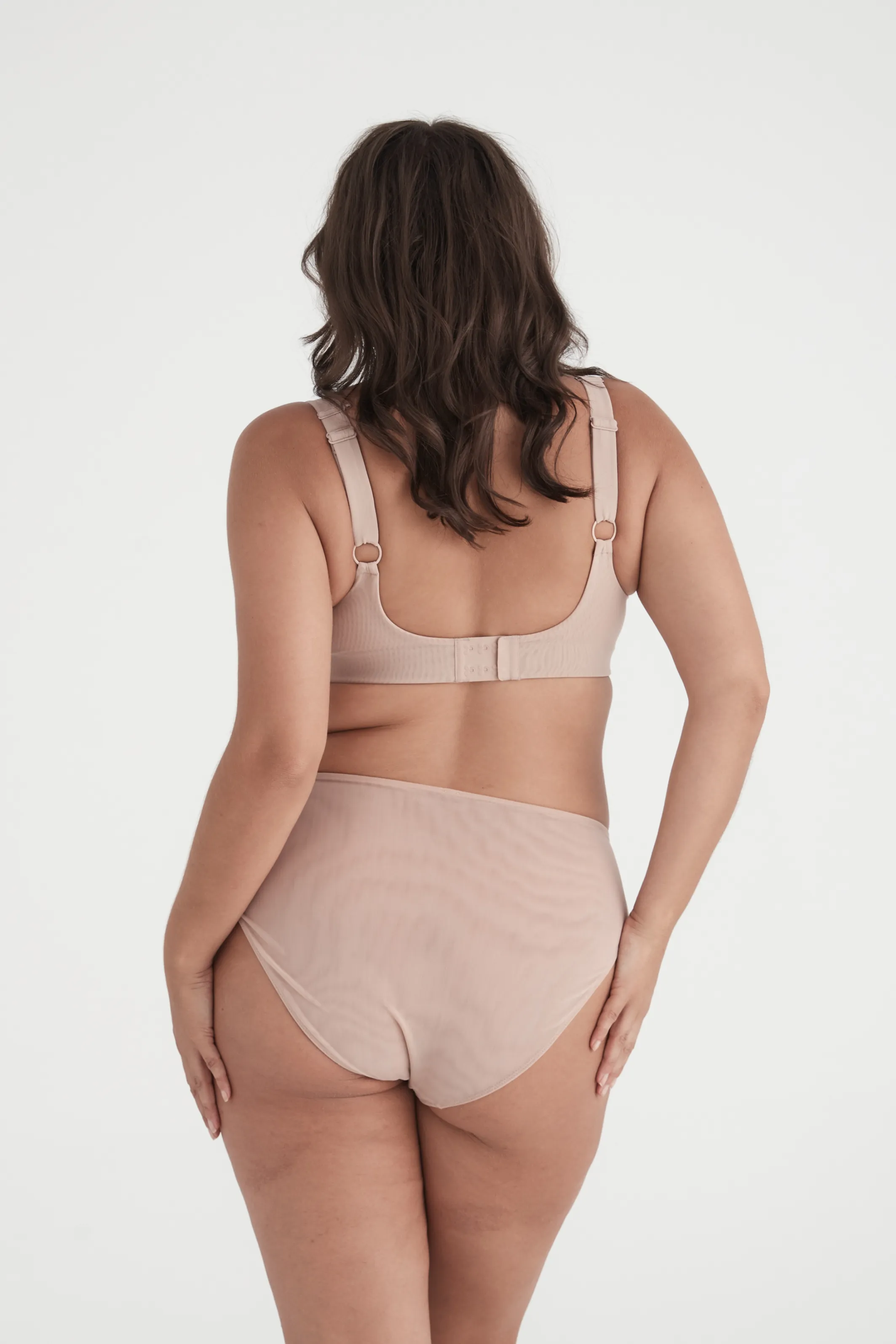 BUSTY BASICS CROP - LATTE
