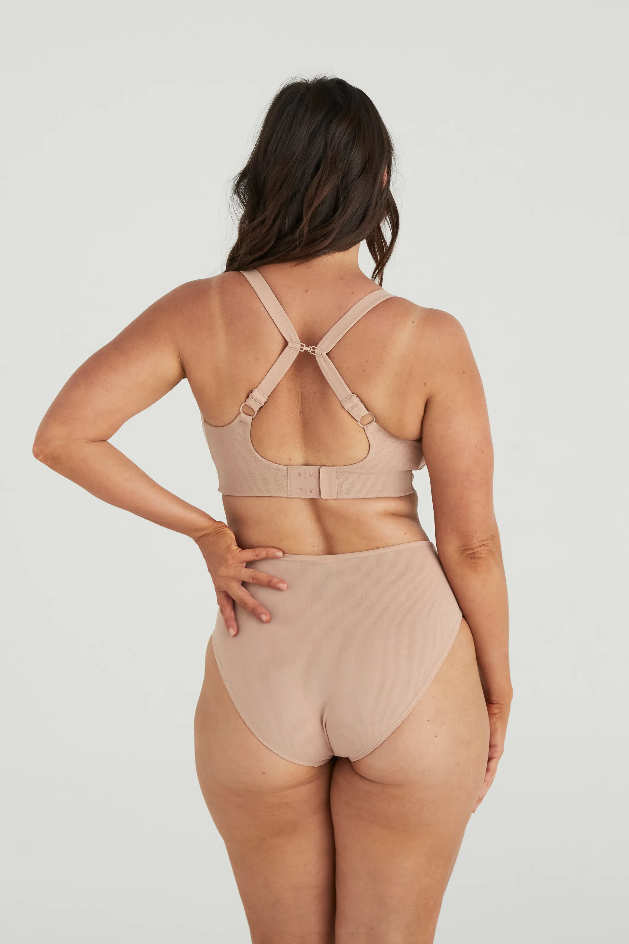 BUSTY BASICS CROP - LATTE