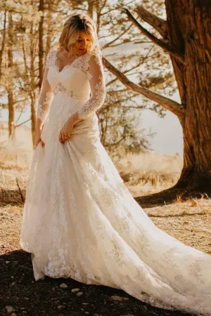 Country Style Plus Size Lace V-neck 3-4 Sleeve Wedding Dress with Court-train-715618
