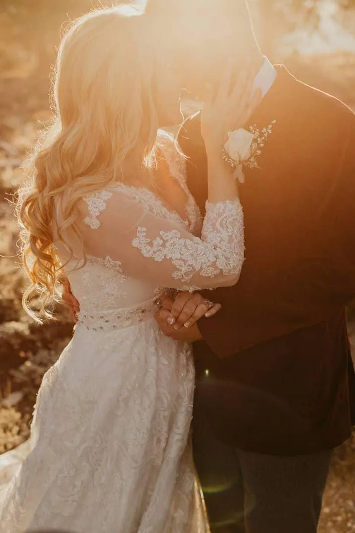 Country Style Plus Size Lace V-neck 3-4 Sleeve Wedding Dress with Court-train-715618