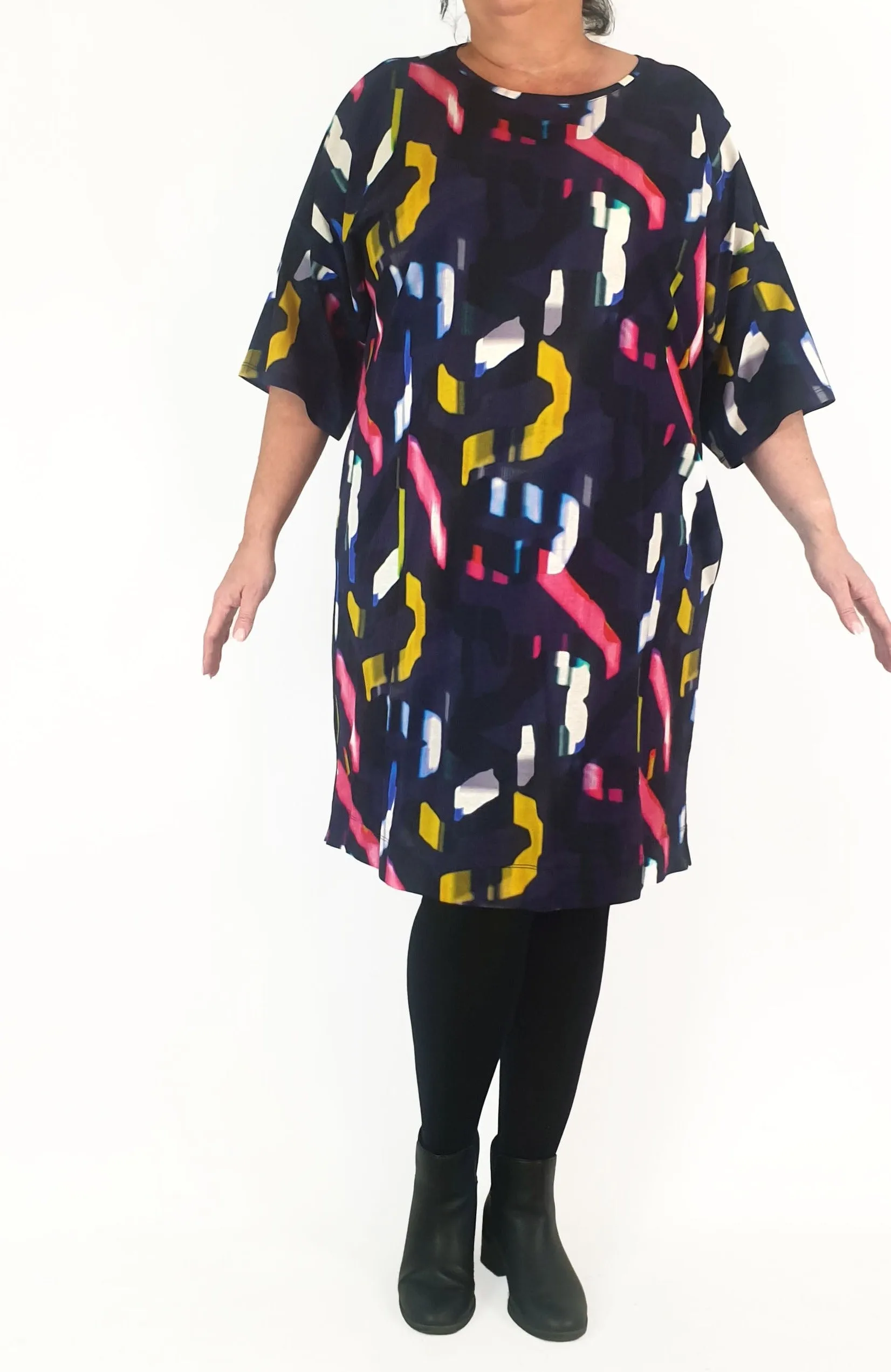 Elk colourful half sleeve dress size 18