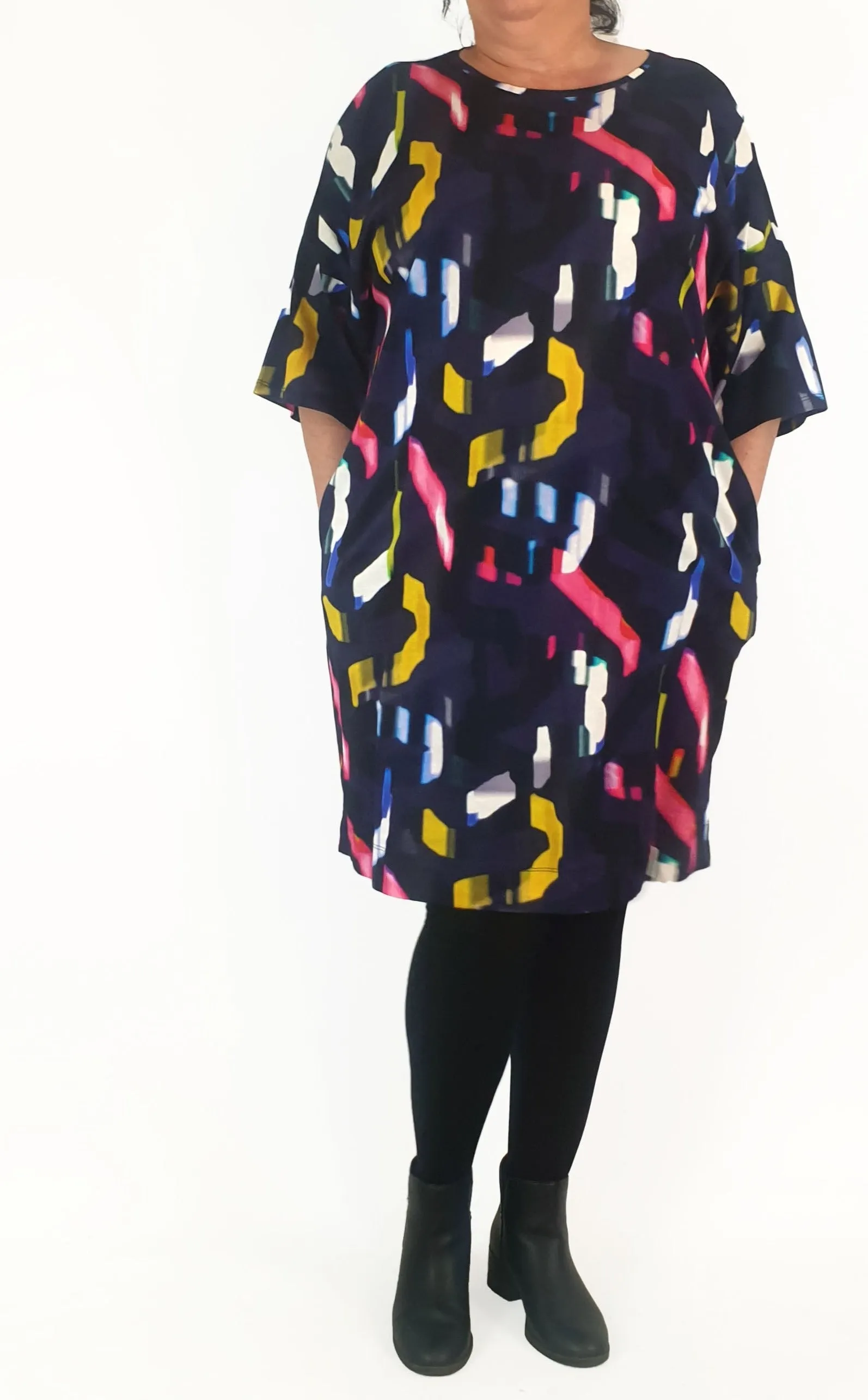 Elk colourful half sleeve dress size 18