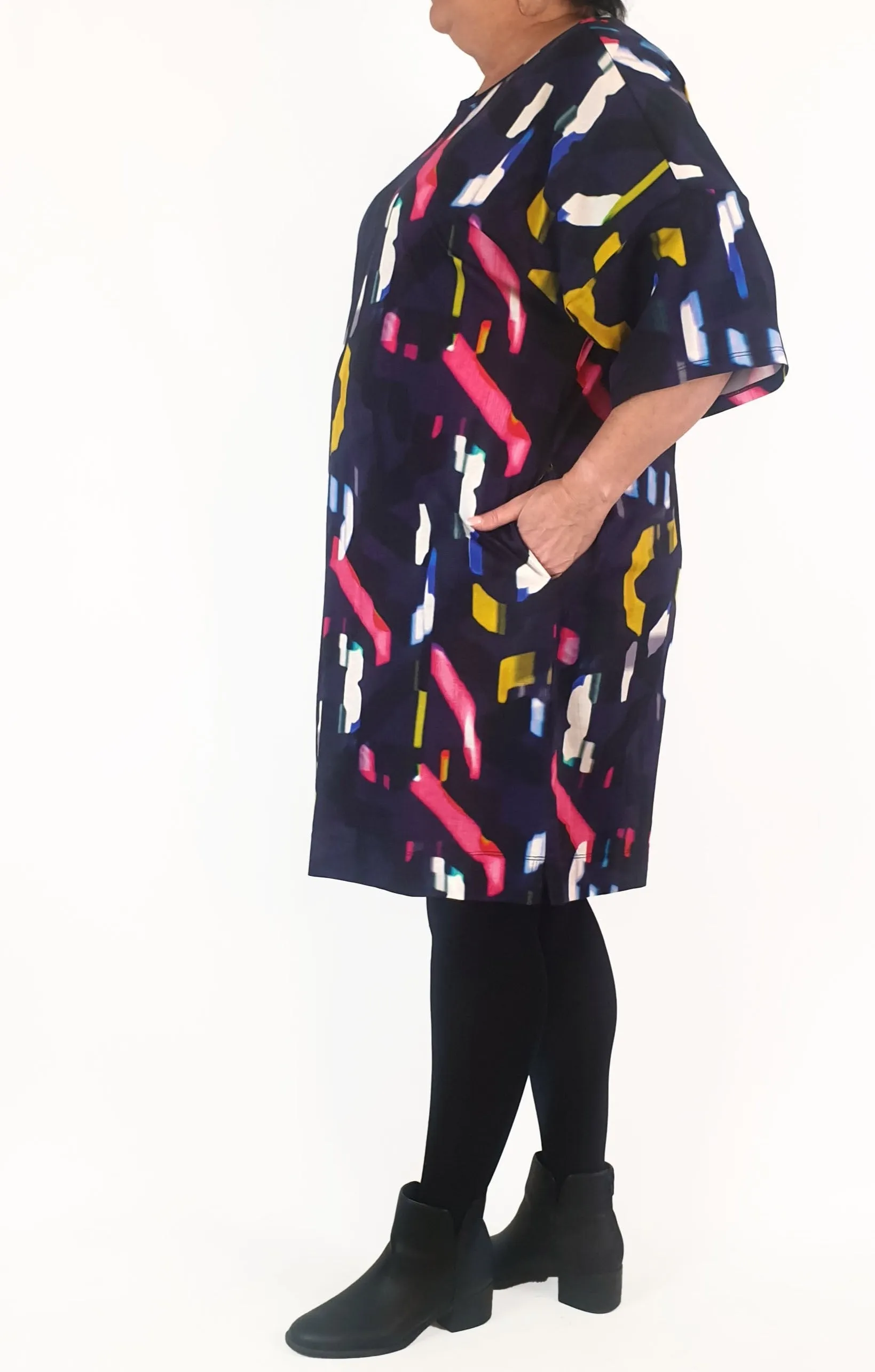 Elk colourful half sleeve dress size 18