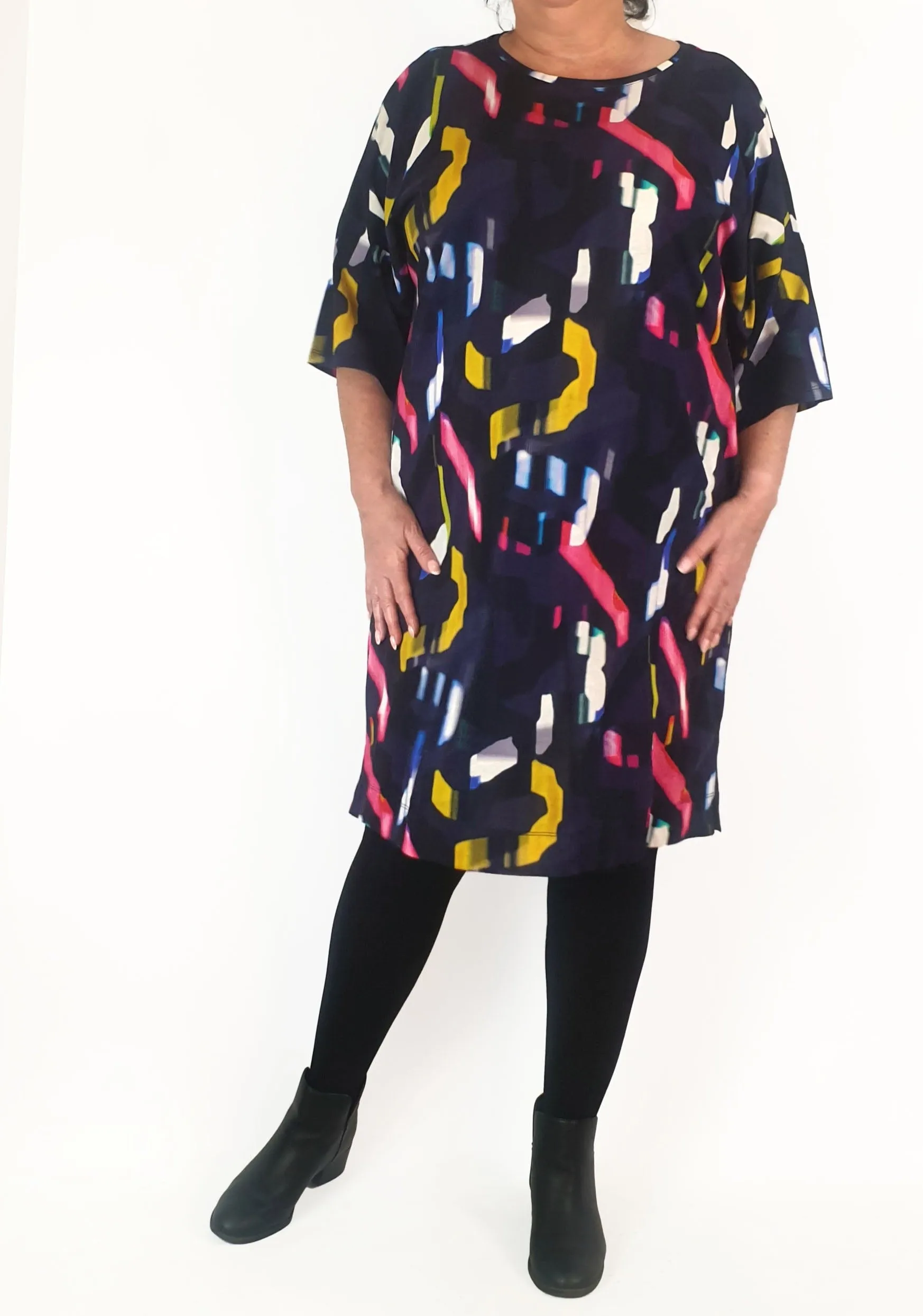 Elk colourful half sleeve dress size 18