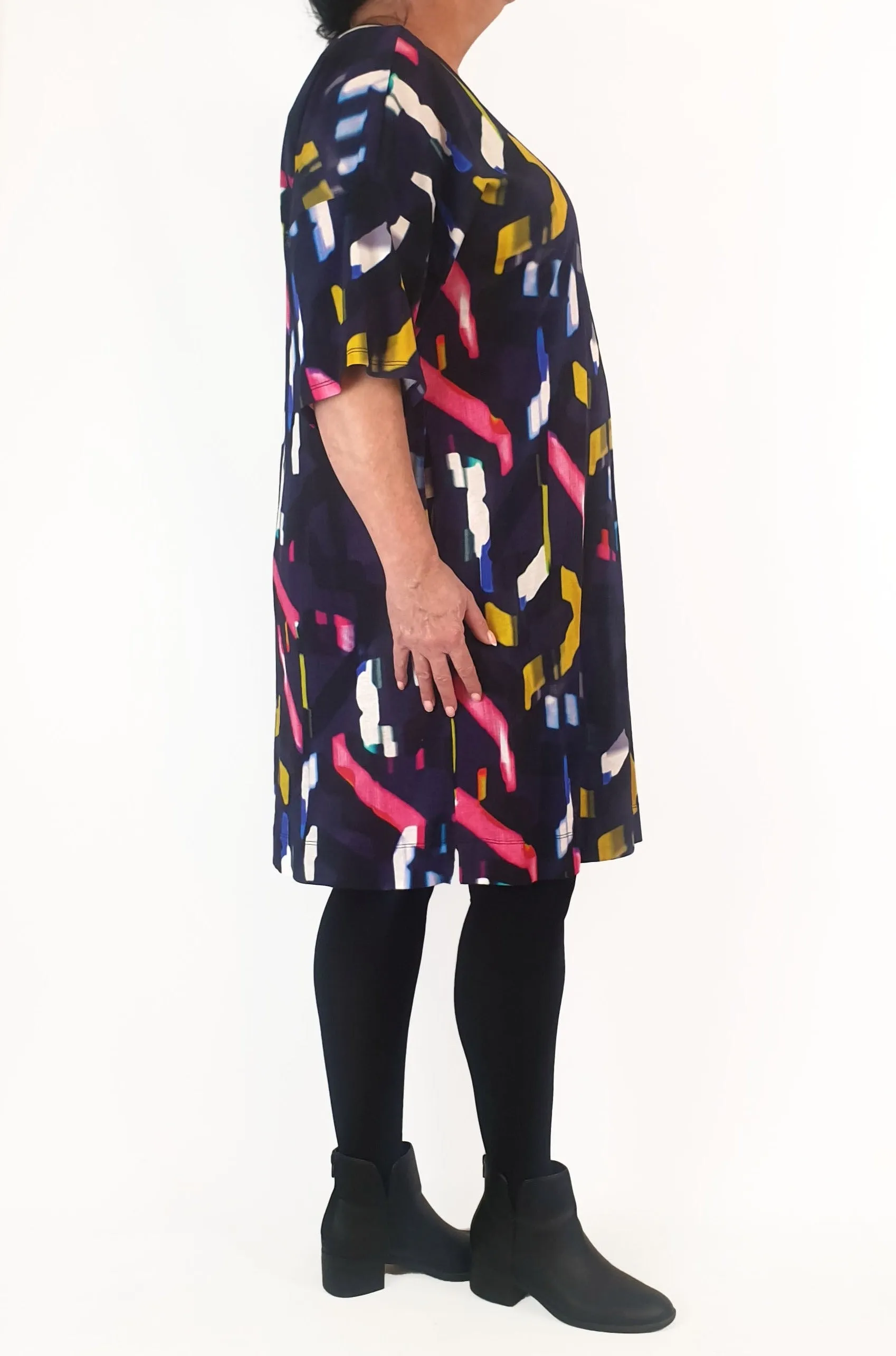 Elk colourful half sleeve dress size 18