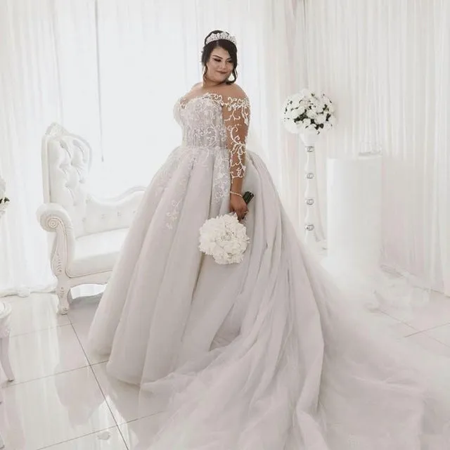 Fabulous Plus Size Bridal Dress Lace Appliqued Tulle Skirt With Court Train