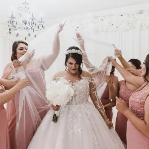 Fabulous Plus Size Bridal Dress Lace Appliqued Tulle Skirt With Court Train