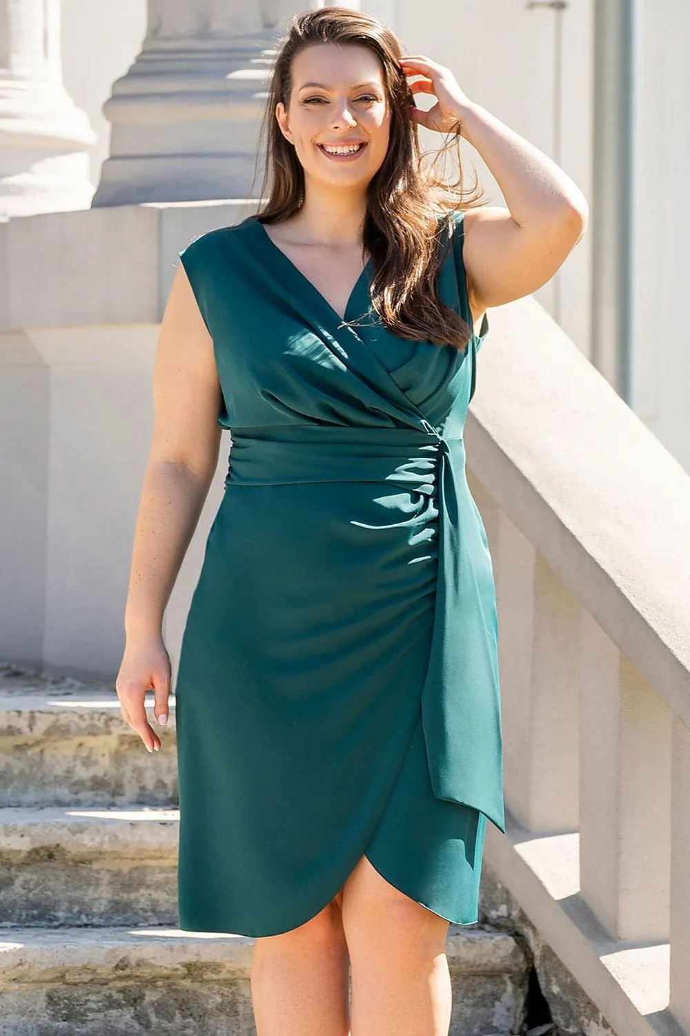 Florence Elegant Pleated Midi Dress – Timeless Sophistication with a Chic Back Cutout