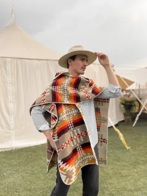 Horizonte Poncho with Hood