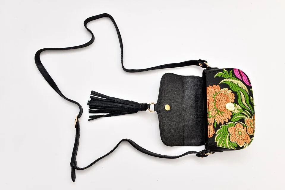 Ittô Mini Crossbody Bag - Black