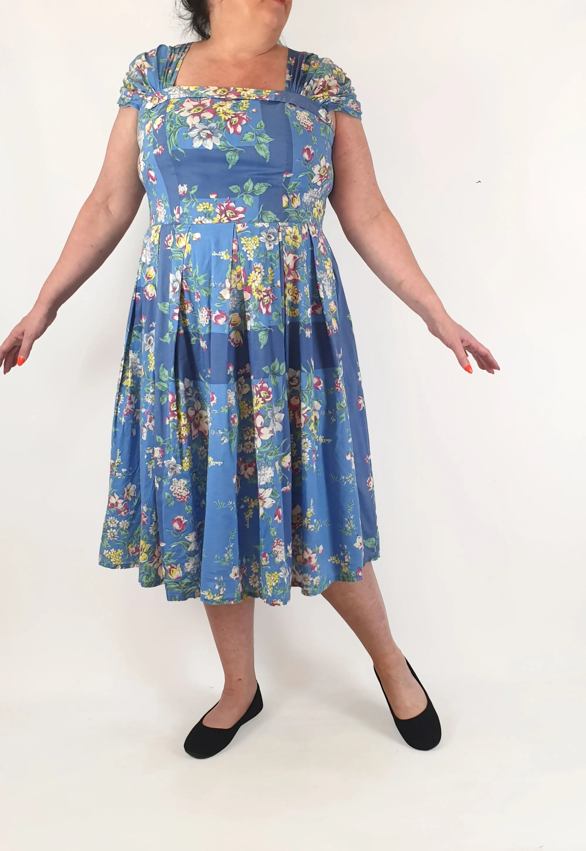 Lazybones beautiful blue floral dress size XXL