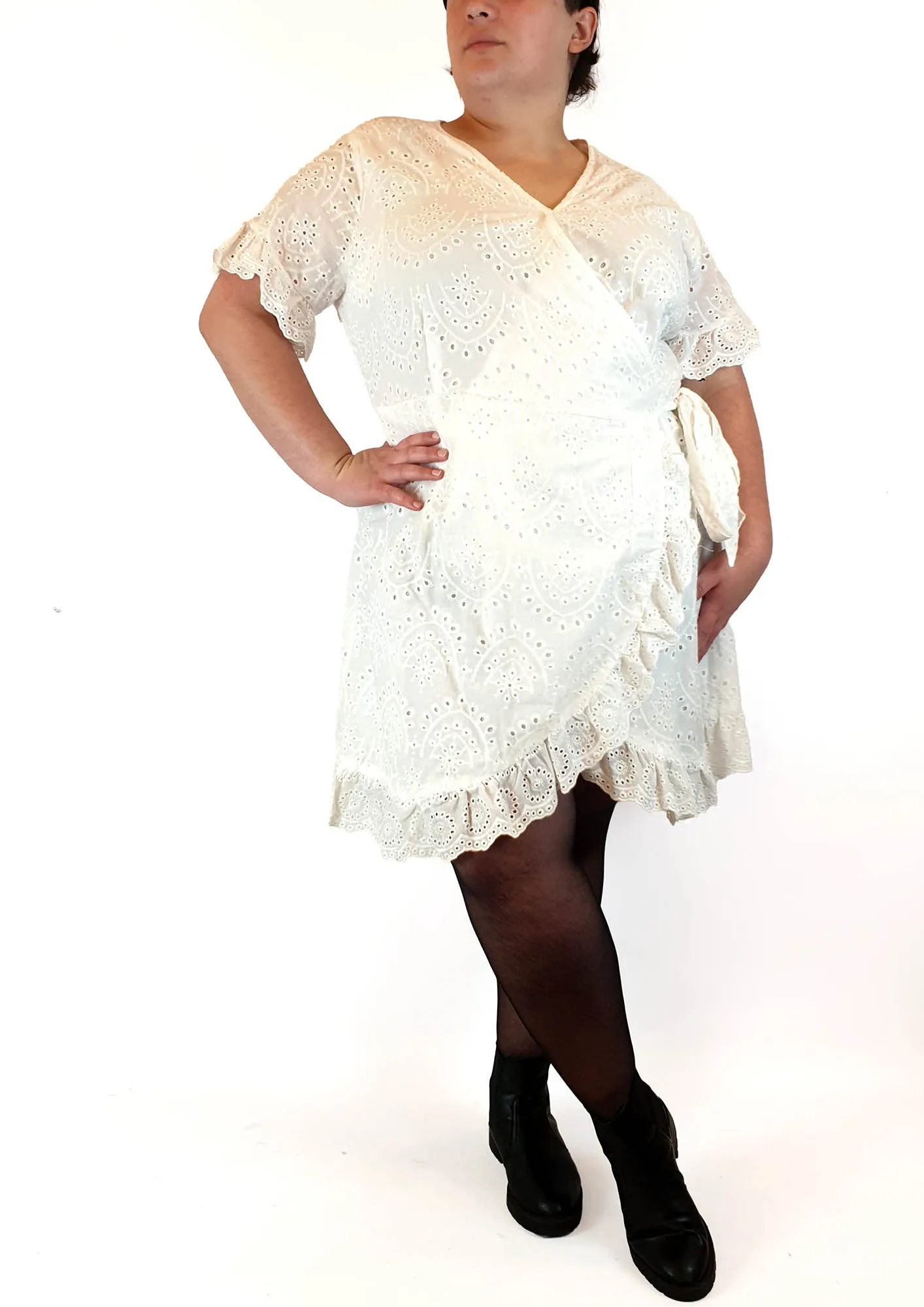 Lorraine white cotton lacey wrap dress size 22