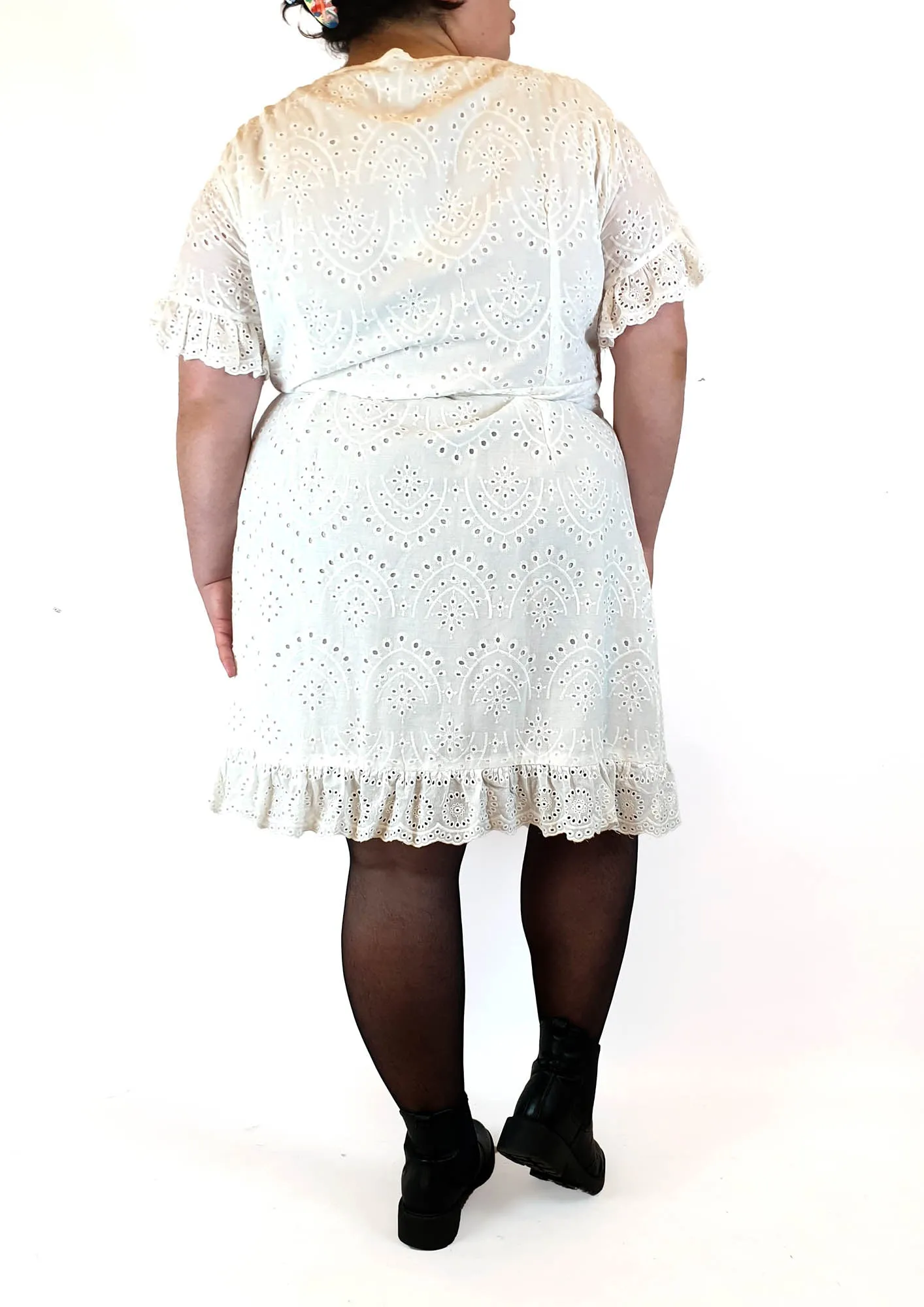 Lorraine white cotton lacey wrap dress size 22