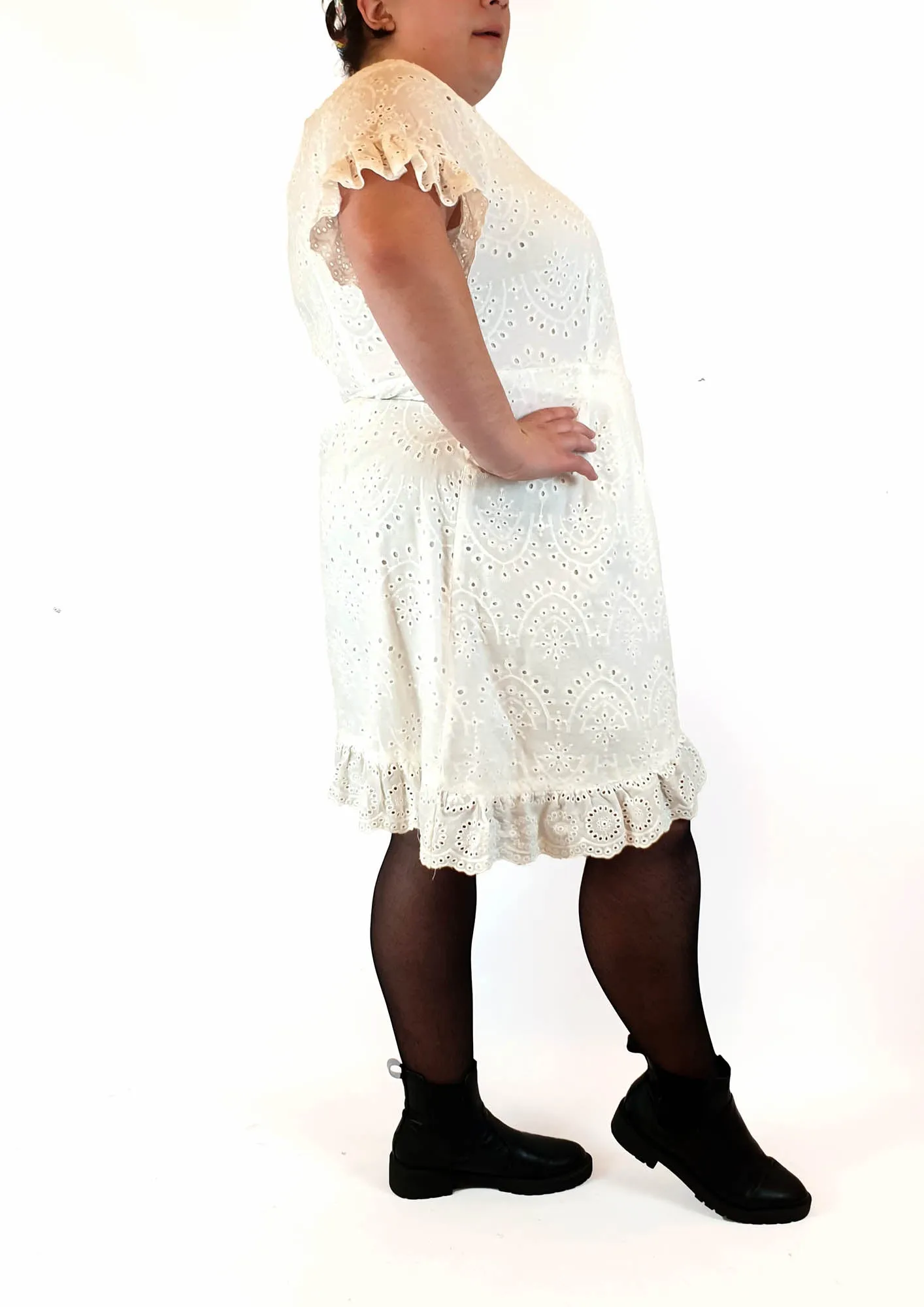 Lorraine white cotton lacey wrap dress size 22