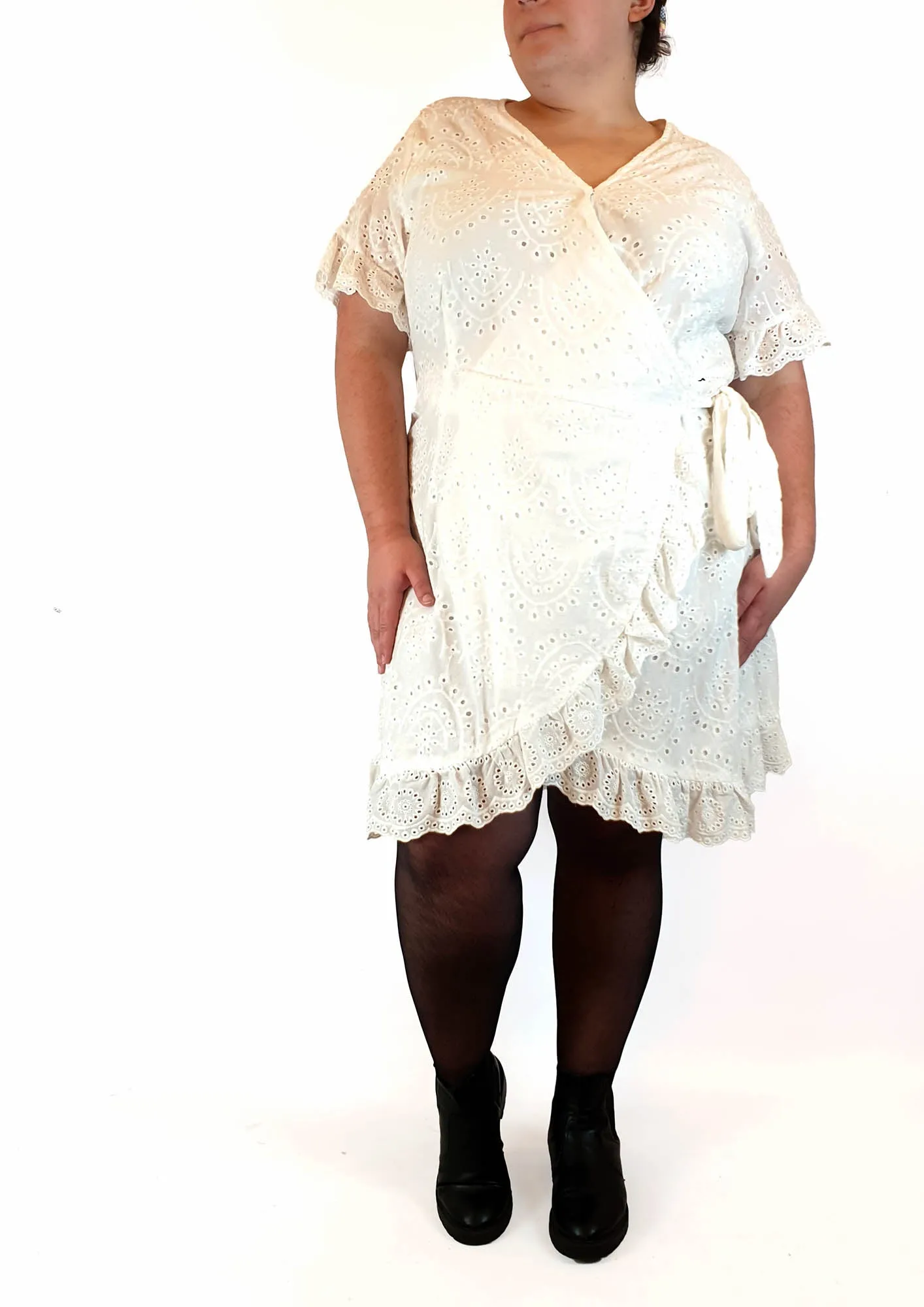 Lorraine white cotton lacey wrap dress size 22