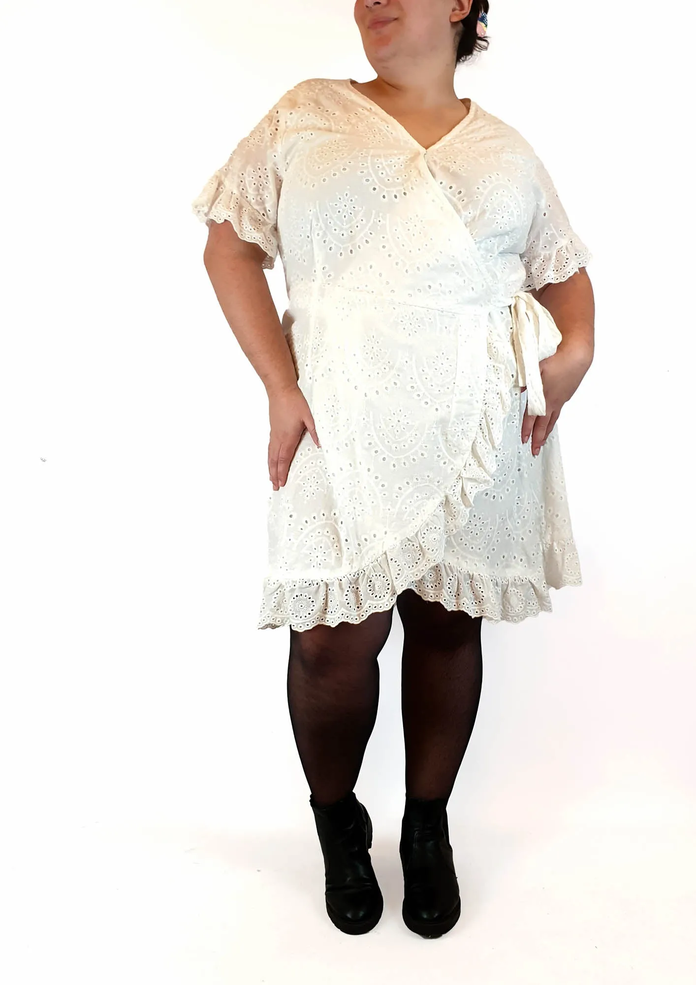 Lorraine white cotton lacey wrap dress size 22