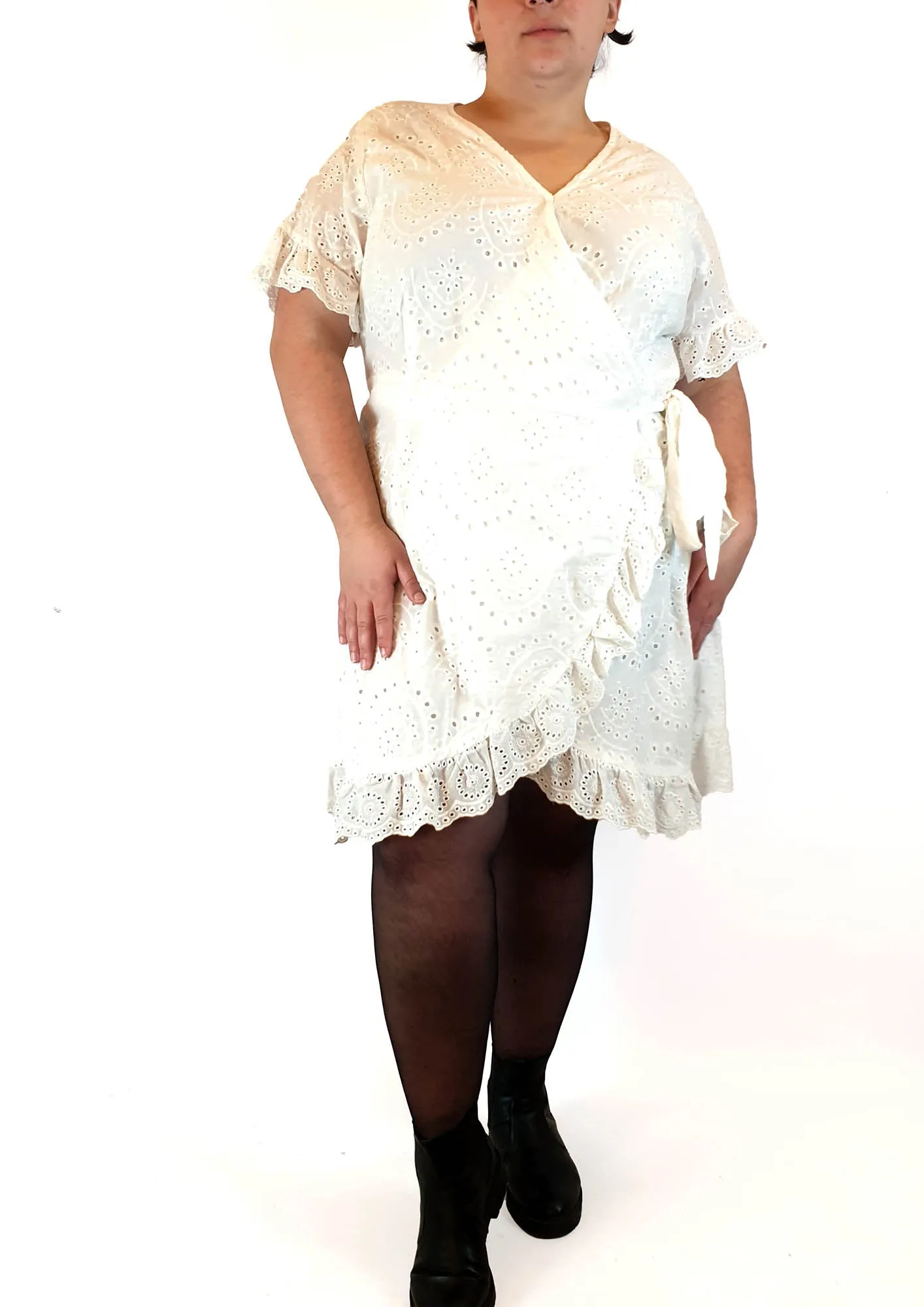 Lorraine white cotton lacey wrap dress size 22