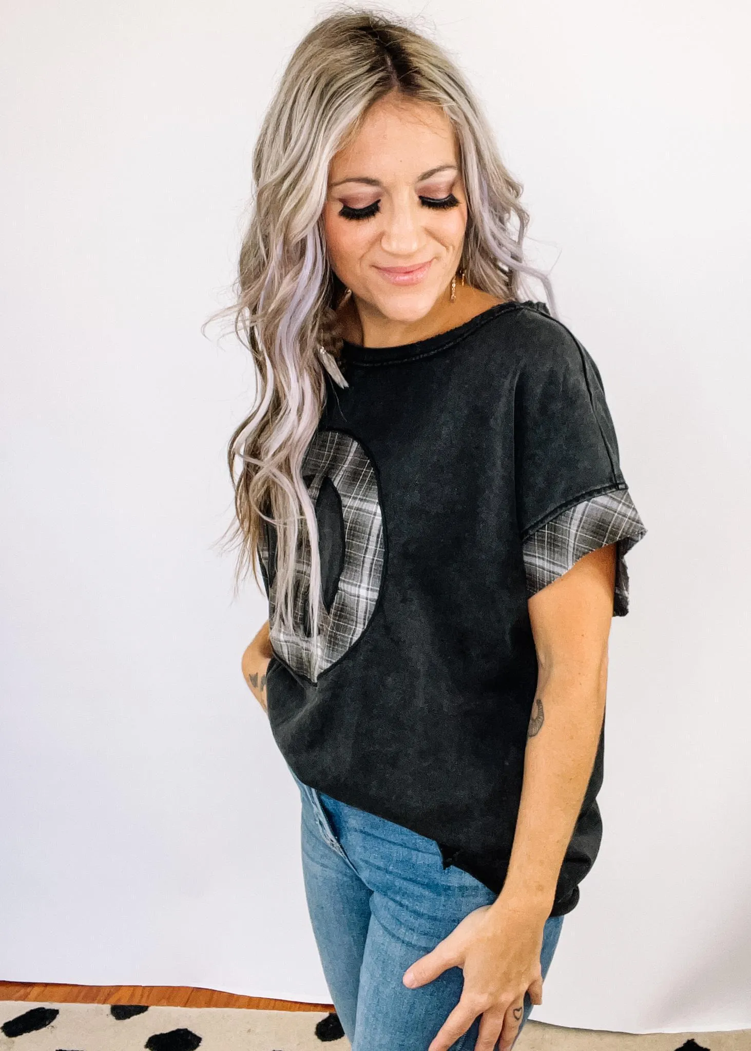 Mineral Washed Top with Plaid Peace Sign