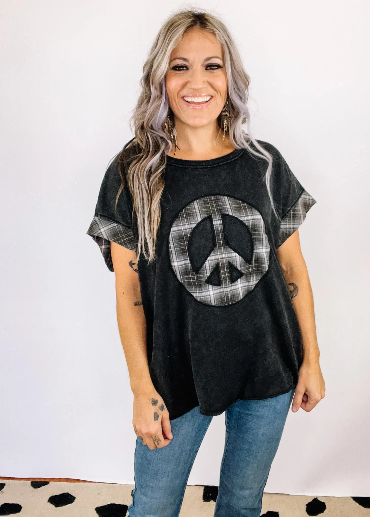 Mineral Washed Top with Plaid Peace Sign