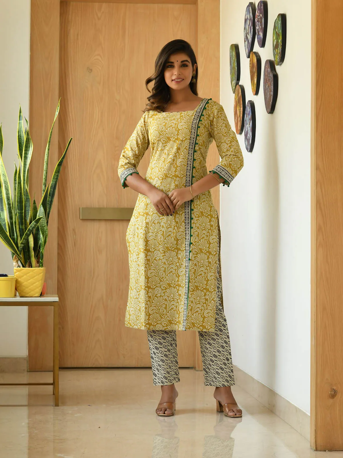 MULMUL EKAA BLOCK PRINTED KURTA-PANTS & DUPATTA SET