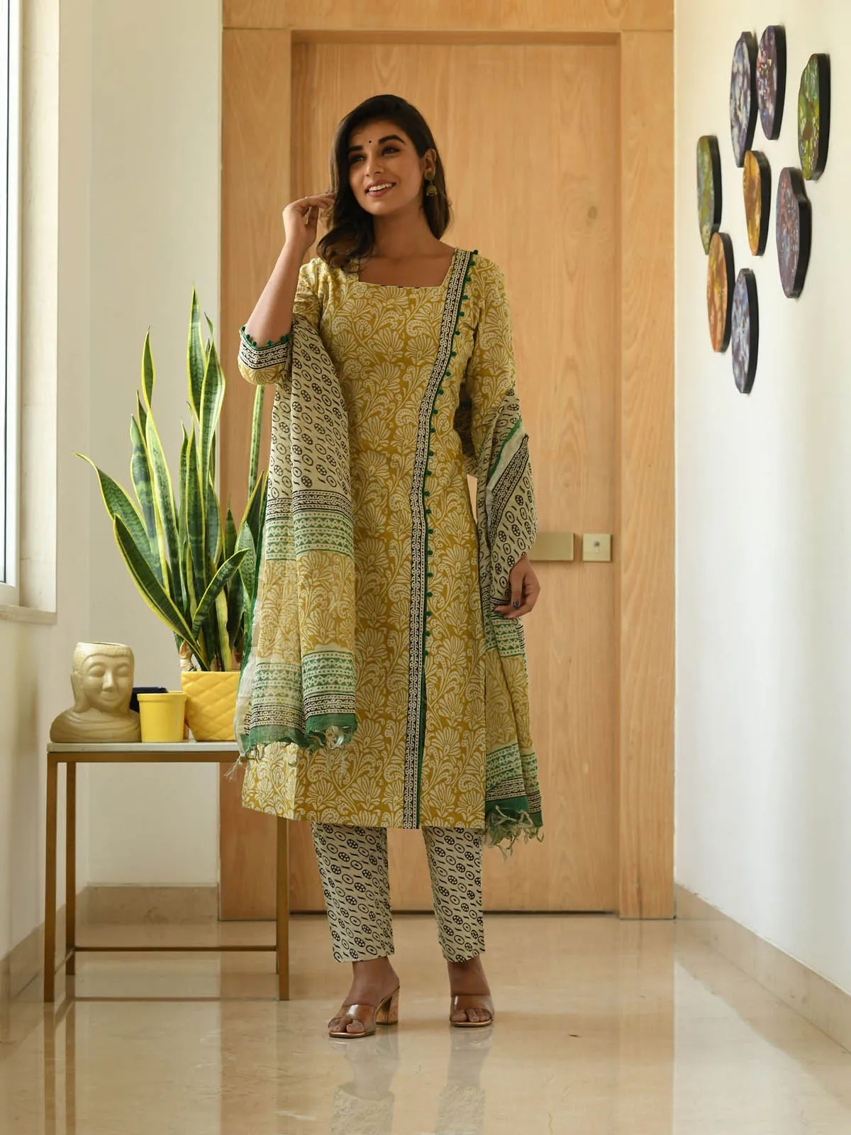 MULMUL EKAA BLOCK PRINTED KURTA-PANTS & DUPATTA SET