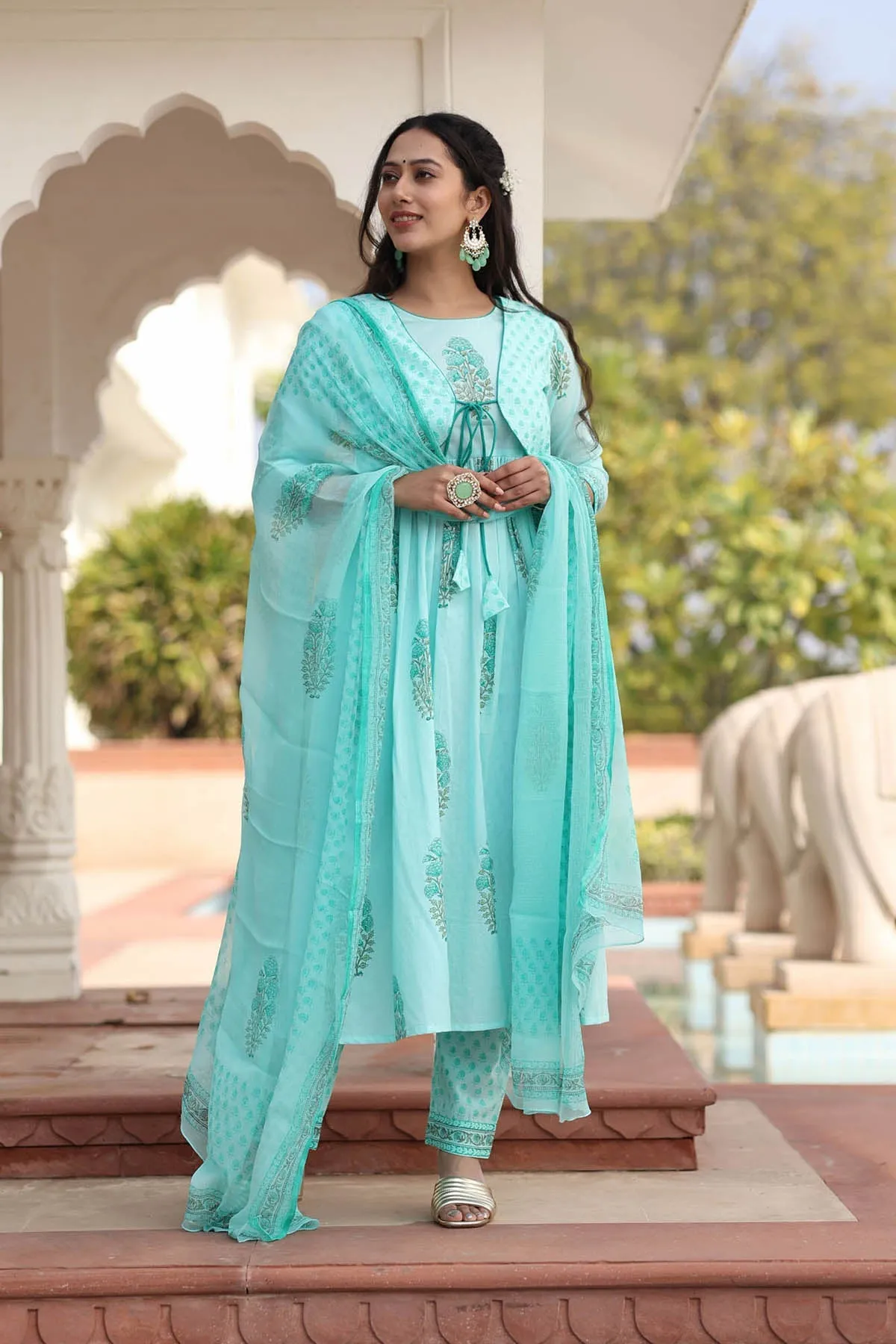 MULMUL VRITTI FLORAL MOTIFS BLOCK PRINTED KURTA-PANTS & DUPATTA SET