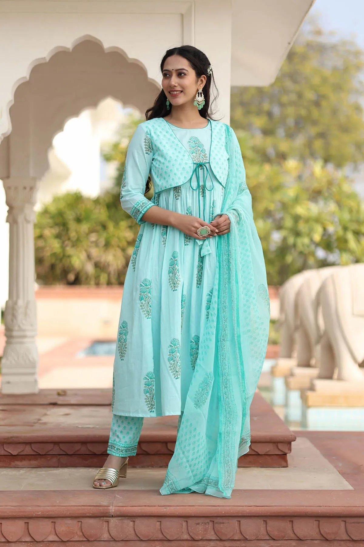MULMUL VRITTI FLORAL MOTIFS BLOCK PRINTED KURTA-PANTS & DUPATTA SET
