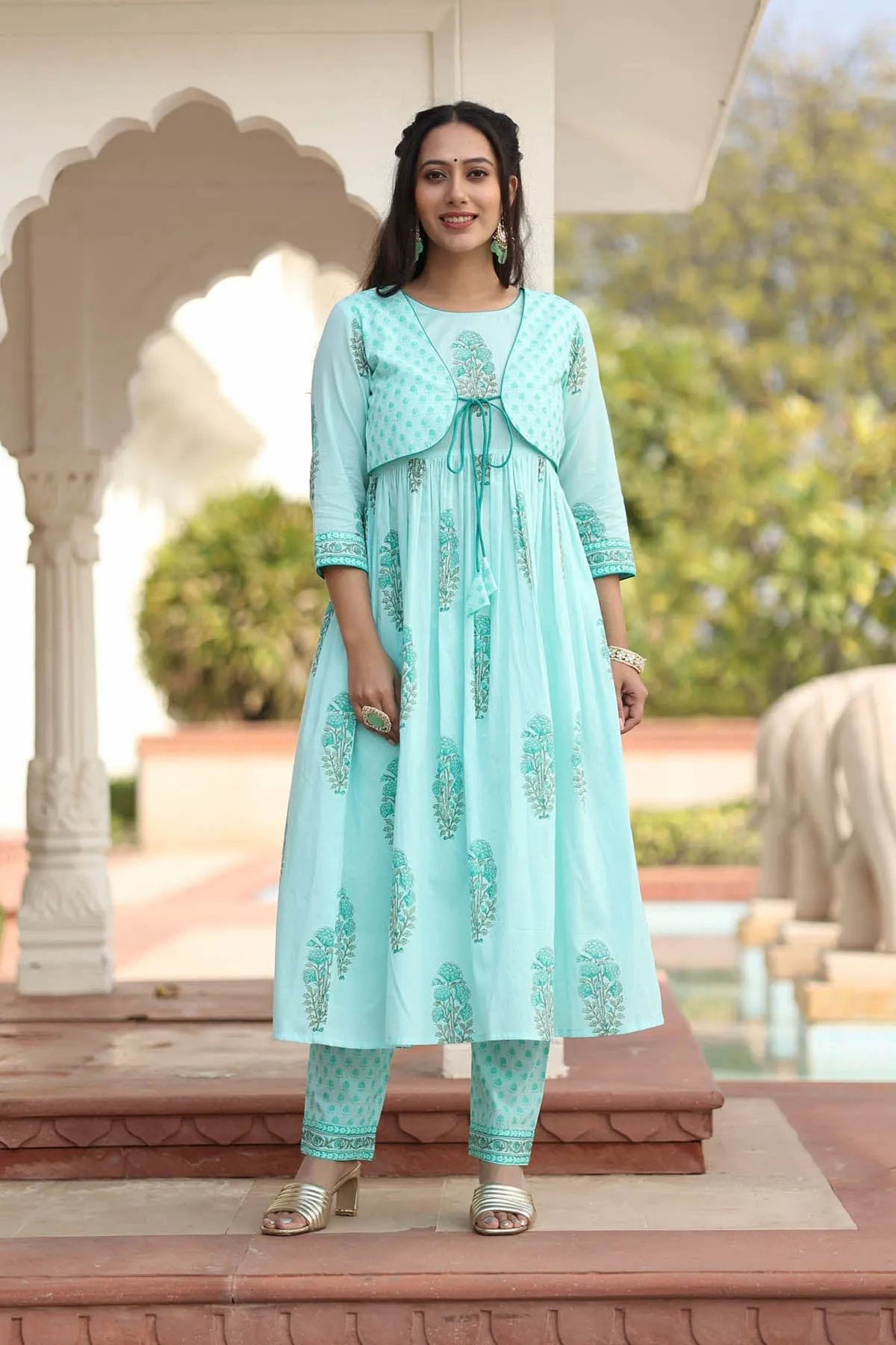 MULMUL VRITTI FLORAL MOTIFS BLOCK PRINTED KURTA-PANTS & DUPATTA SET