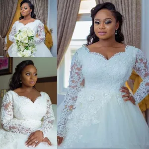 Plus Size Bridal Dress Lace Applique Crystal Beaded V Neck And Court Train