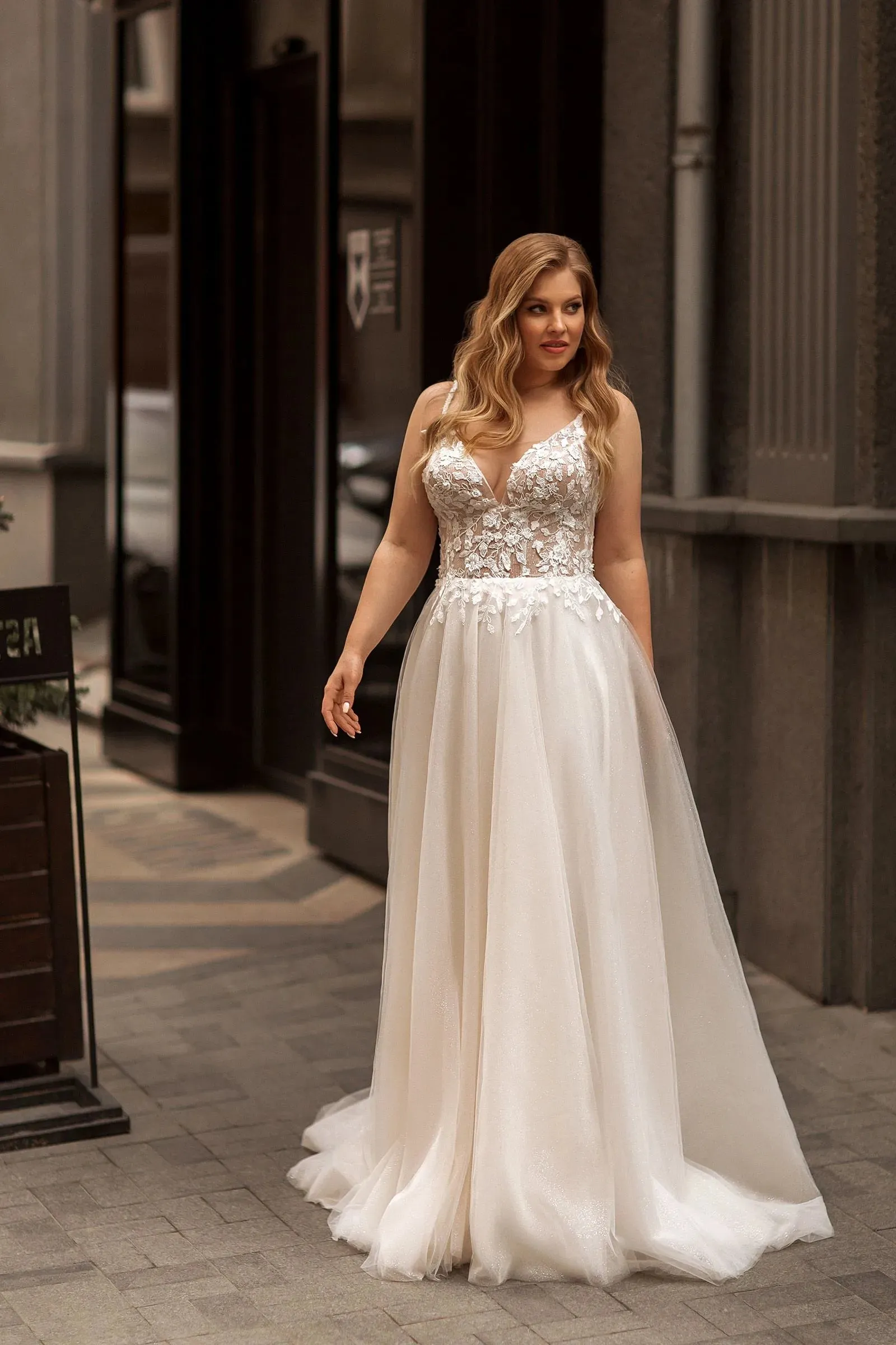 Plus Size Wedding Dresses for Women New Summer Spaghetti Straps Bridal Gowns with Lace
