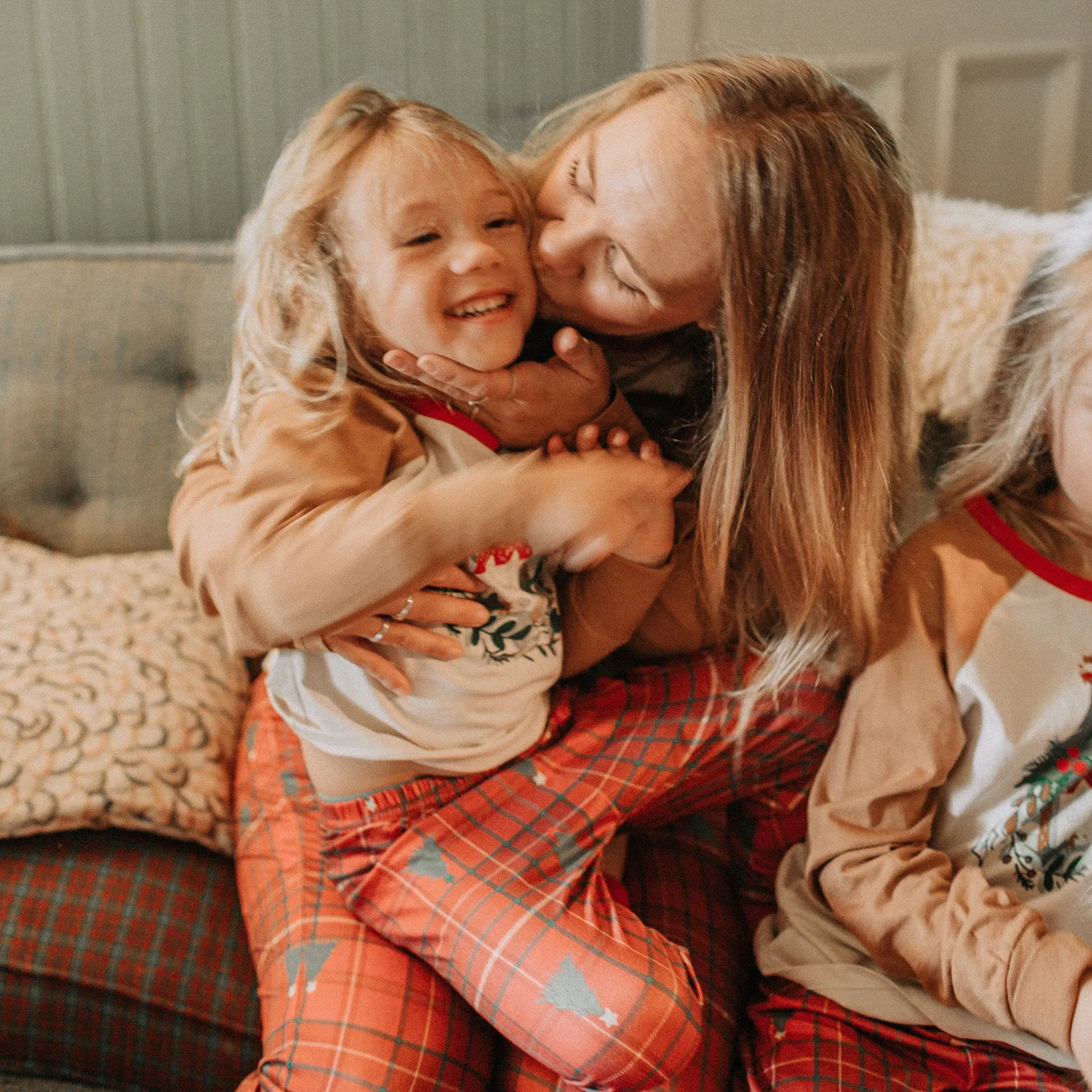 Pyjama des Fêtes évolutif rouge à motifs, bébé || Red patterned evolutive holiday pajamas, baby