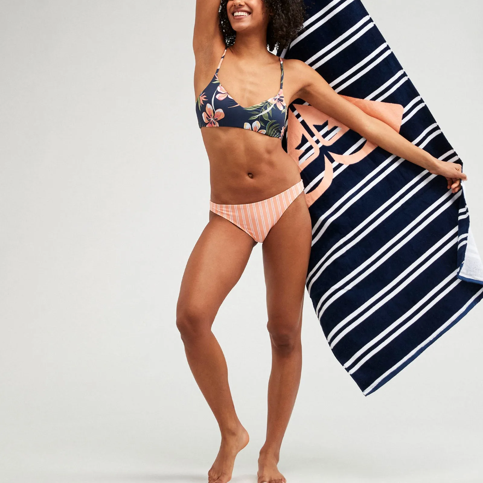 Roxy Womens Glimmer Of Hope Graphic Pool Towel