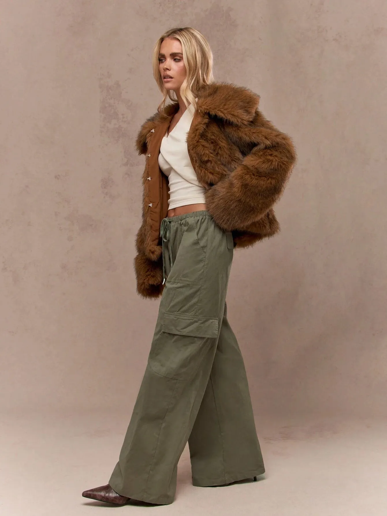Wide-Leg Cargo Pants – Stylish & Comfortable Streetwear