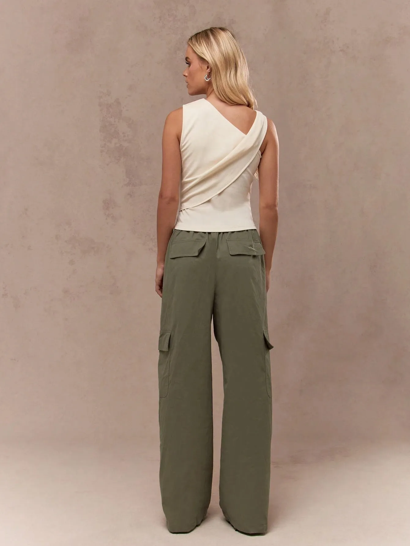 Wide-Leg Cargo Pants – Stylish & Comfortable Streetwear