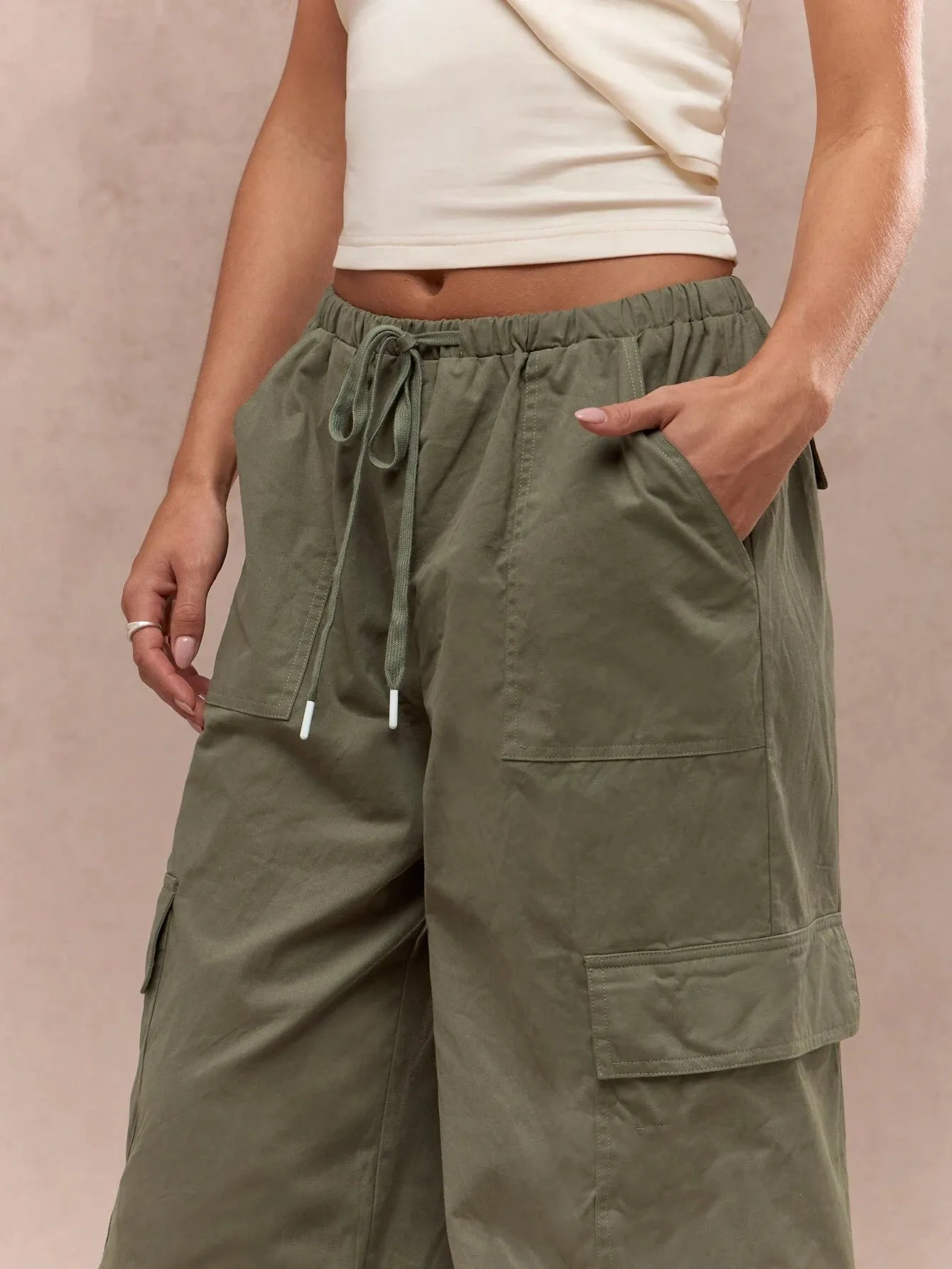Wide-Leg Cargo Pants – Stylish & Comfortable Streetwear