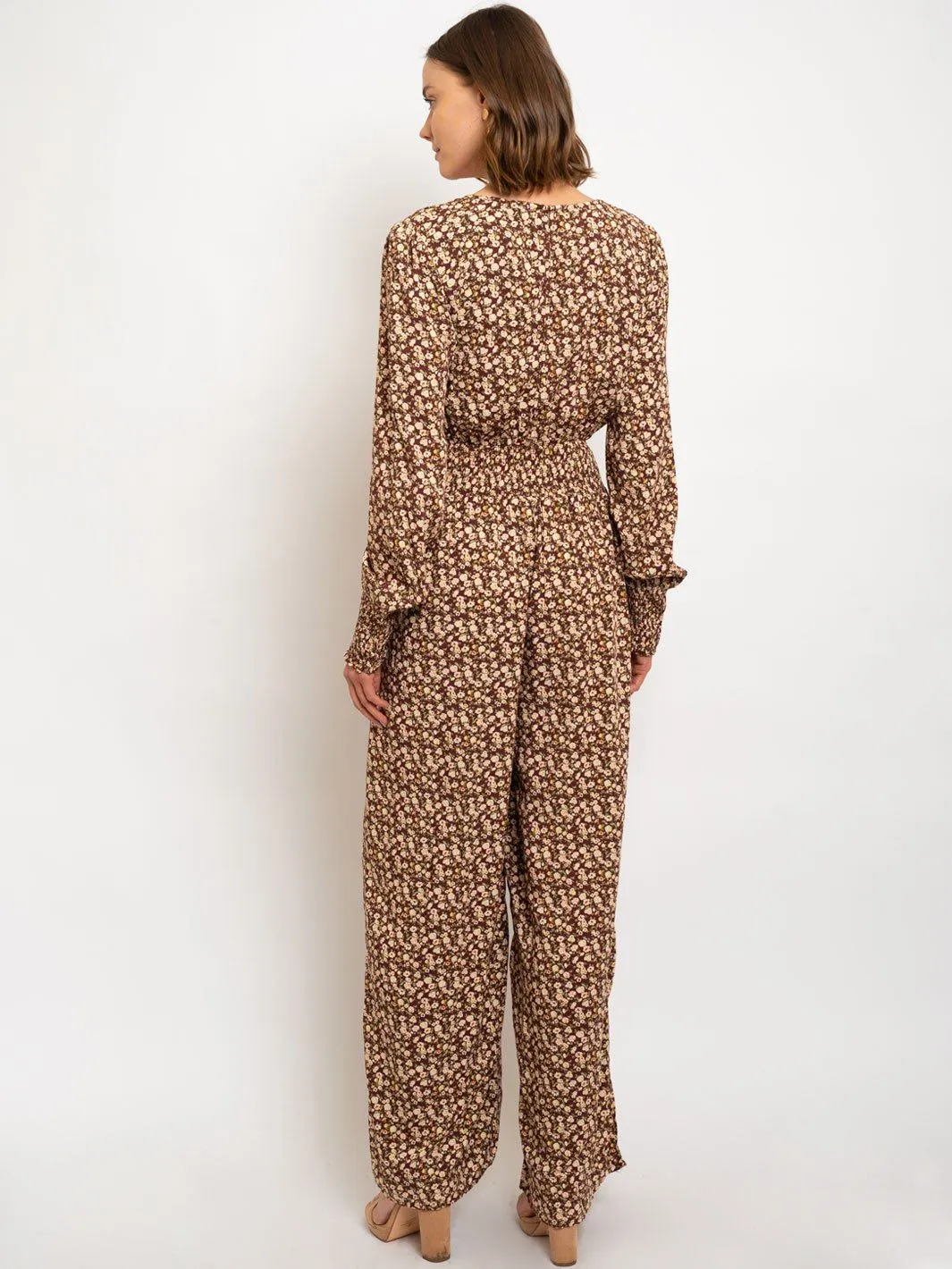 WOMEN'S DITZY PRINTED SMOCKING DETAILED JUMPSUIT